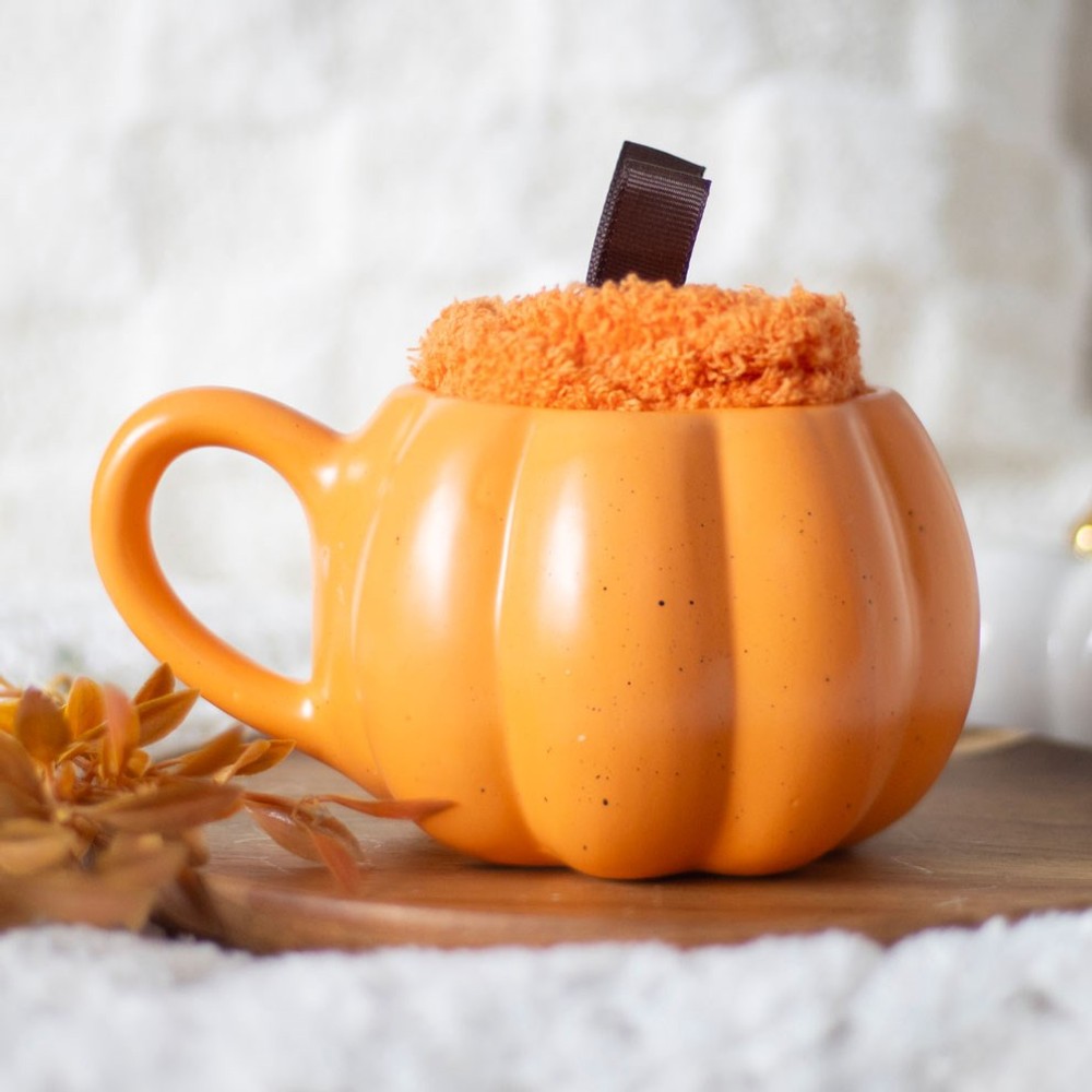 Pumpkin Shaped Mug and Socks Set Pumpkin Shaped Mug and Socks Set