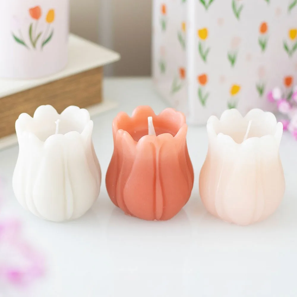 Set of 3 Tulip Shaped Candles Set of 3 Tulip Shaped Candles