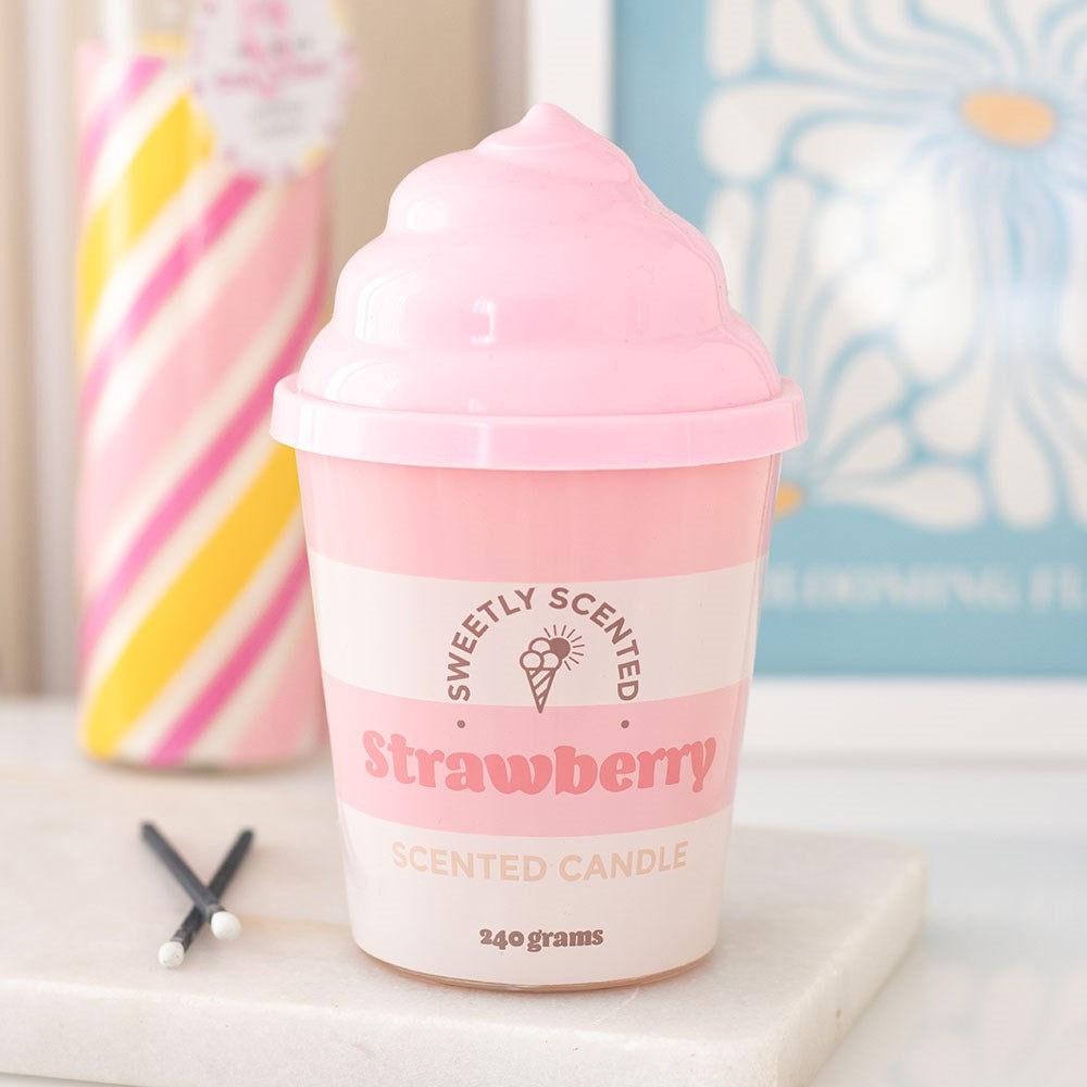 Strawberry Ice Cream Scented Candle Strawberry Ice Cream Scented Candle