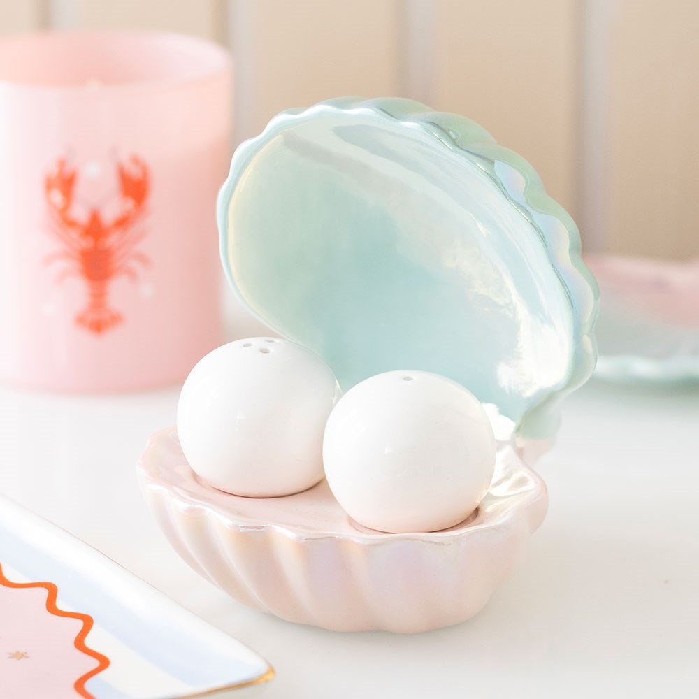 Clam Shell Salt and Pepper Shakers Clam Shell Salt and Pepper Shakers